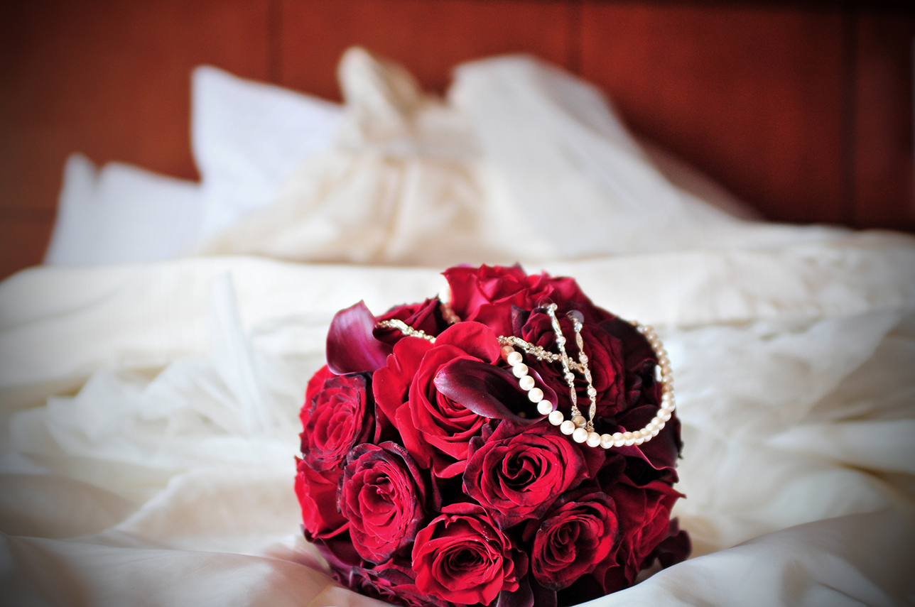 cake, wedding cake, stephy wong photography, wedding details, red roses, wedding details